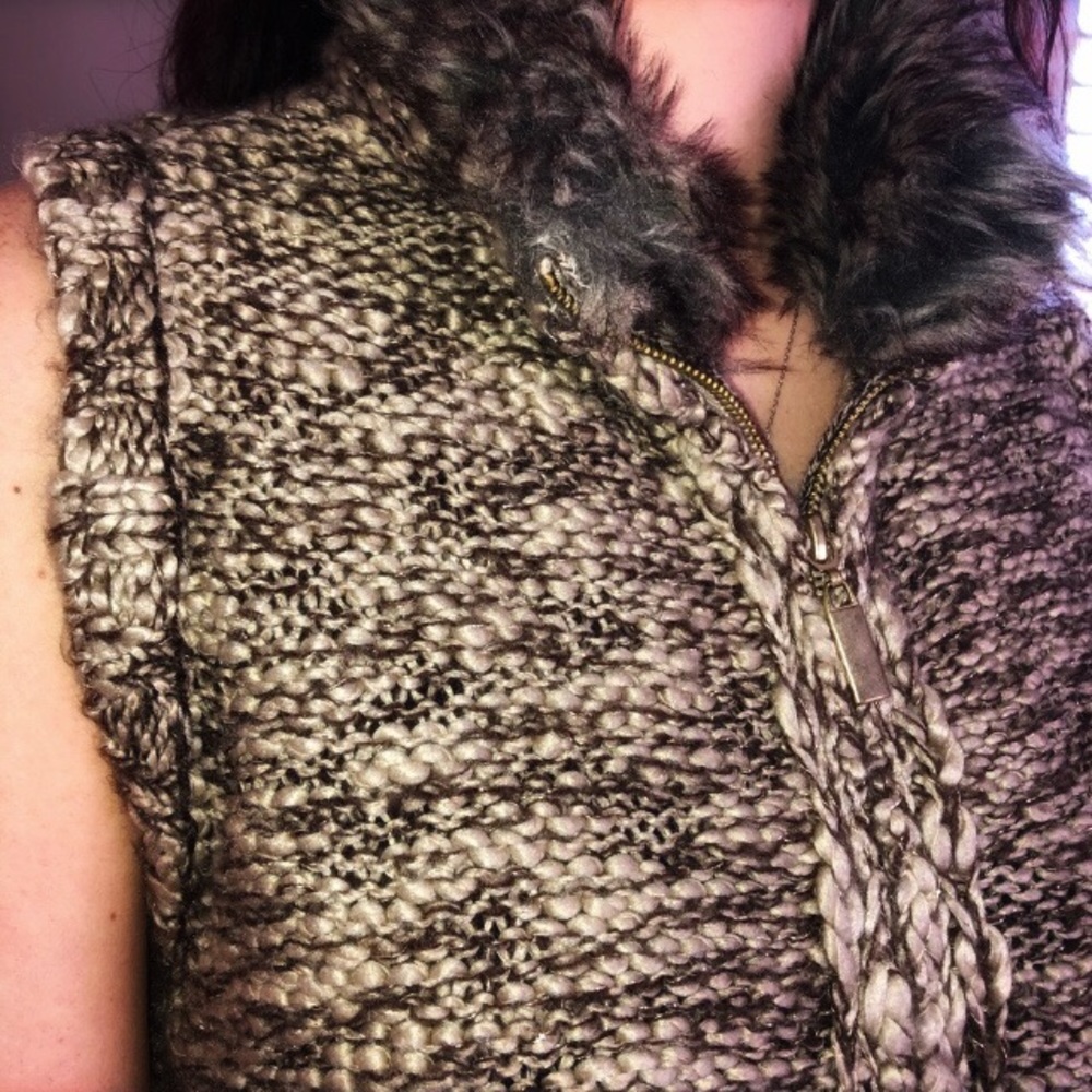 Solddd Outtt - Picture 3 of 5